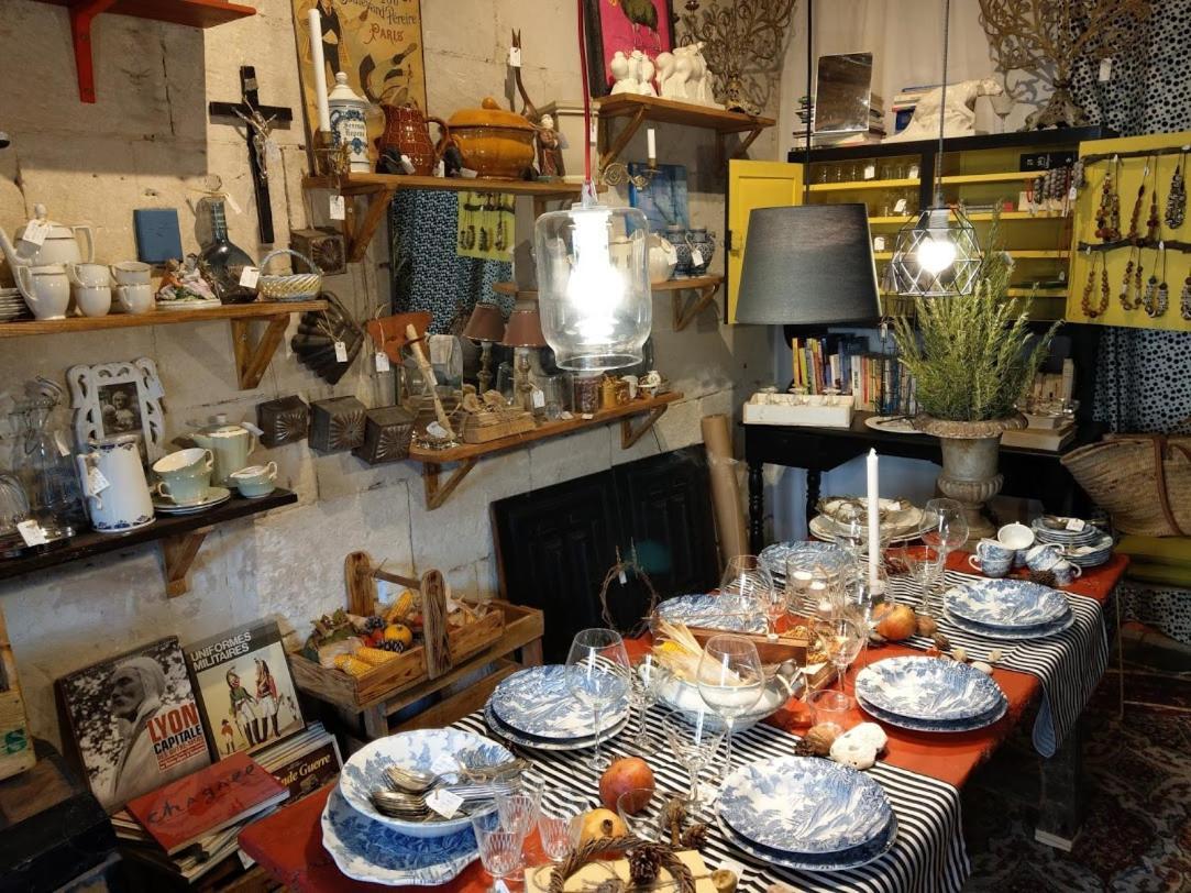 Maison D'Hotes "Les Volets Verts" Et Sa Brocante Ecueille Eksteriør billede