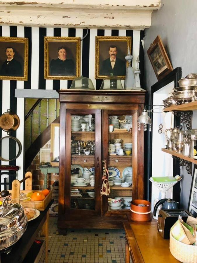 Maison D'Hotes "Les Volets Verts" Et Sa Brocante Ecueille Eksteriør billede