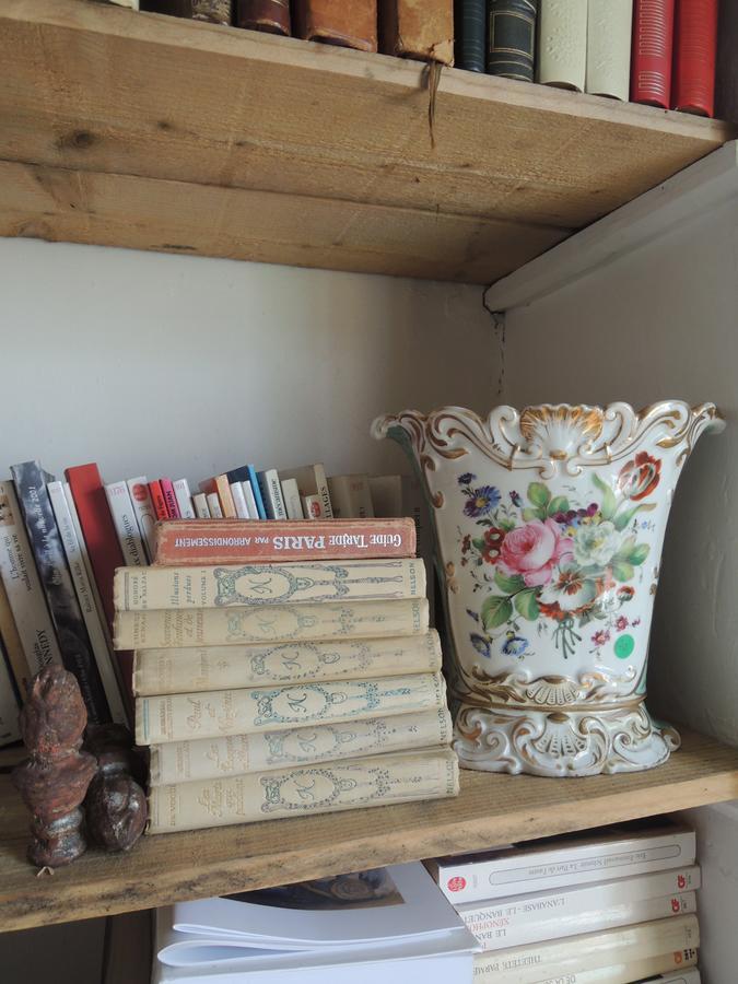 Maison D'Hotes "Les Volets Verts" Et Sa Brocante Ecueille Eksteriør billede